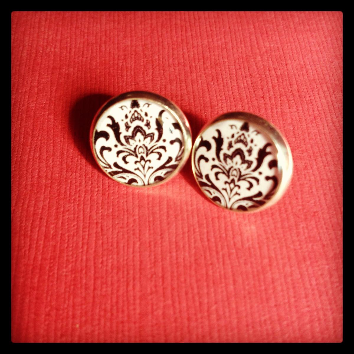 Black Damask Pattern Resin Post Silver Earrings